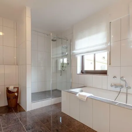 Jagdschloss Habichtswald מלון *